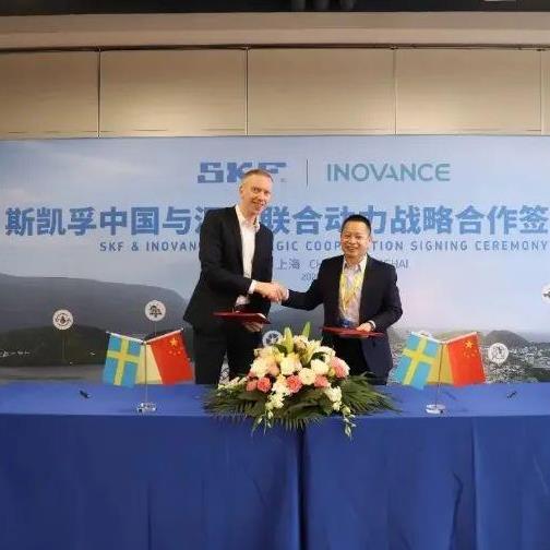 斯凯孚中国区副总裁David LH Johansson(左) 与苏州汇川联合动力系统有限公司总经理李俊田(右)代表双方签约 斯凯孚中国区副总裁David LH Johansson(左) 与苏州汇川联合动力系统有限公司总经理李俊田(右)代表双方签约